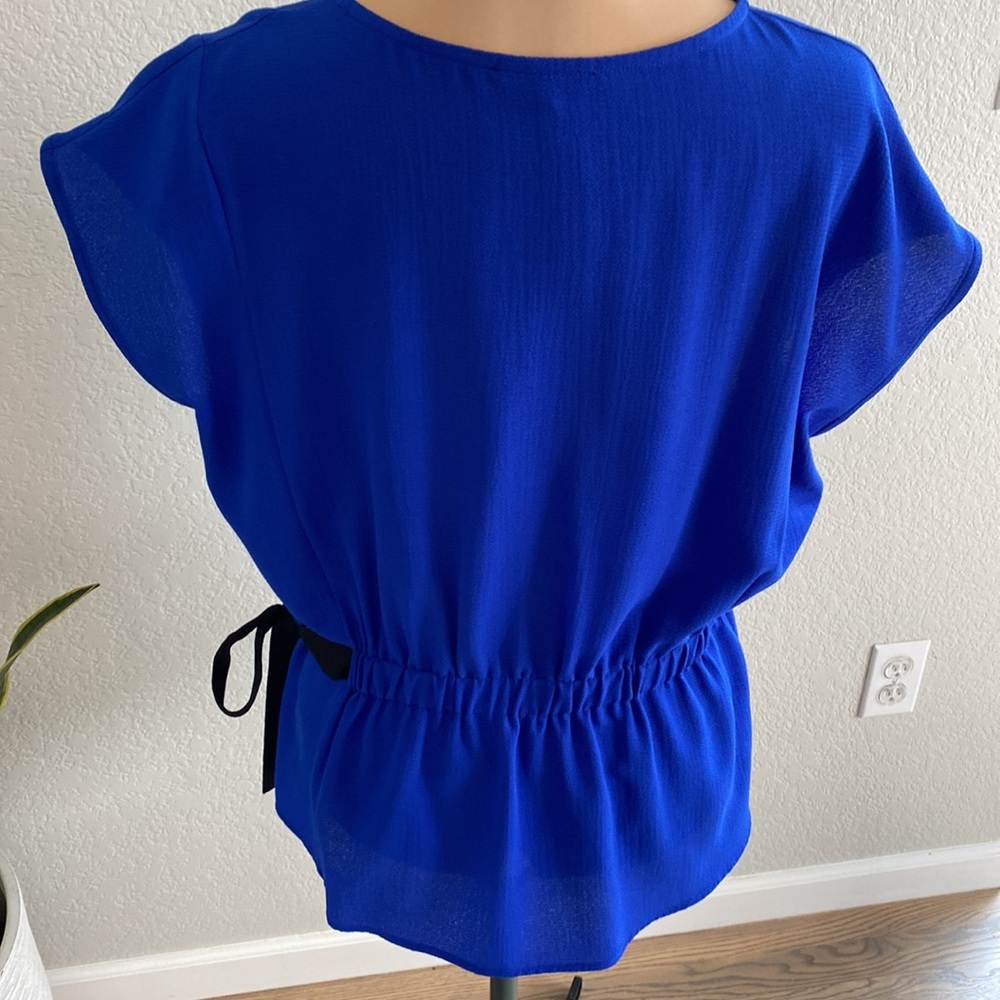 Nordstrom Pleione brand women’s top. Size large. Blue with black tie - Picture 3 of 5